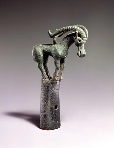 青銅立羊飾件|Finial with Standing Ibex