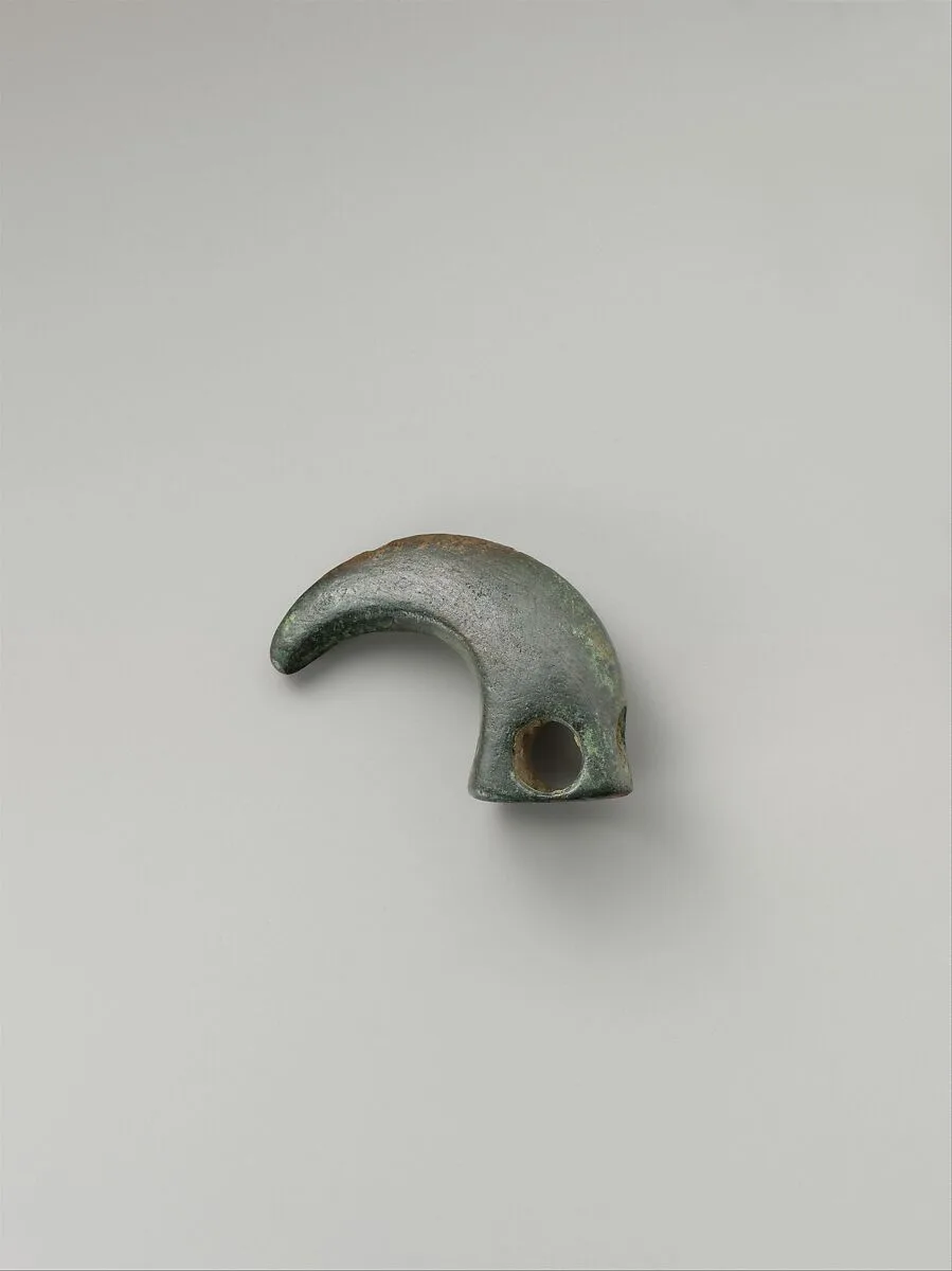 Harness or bridle fitting in the form of a claw — Unknown