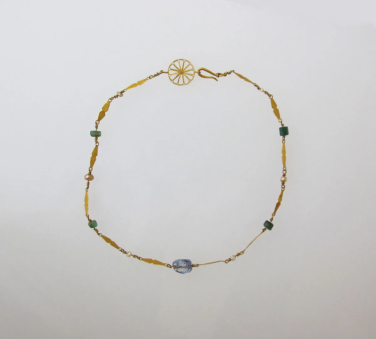 Necklace with pearls and beryl beads — Unknown
