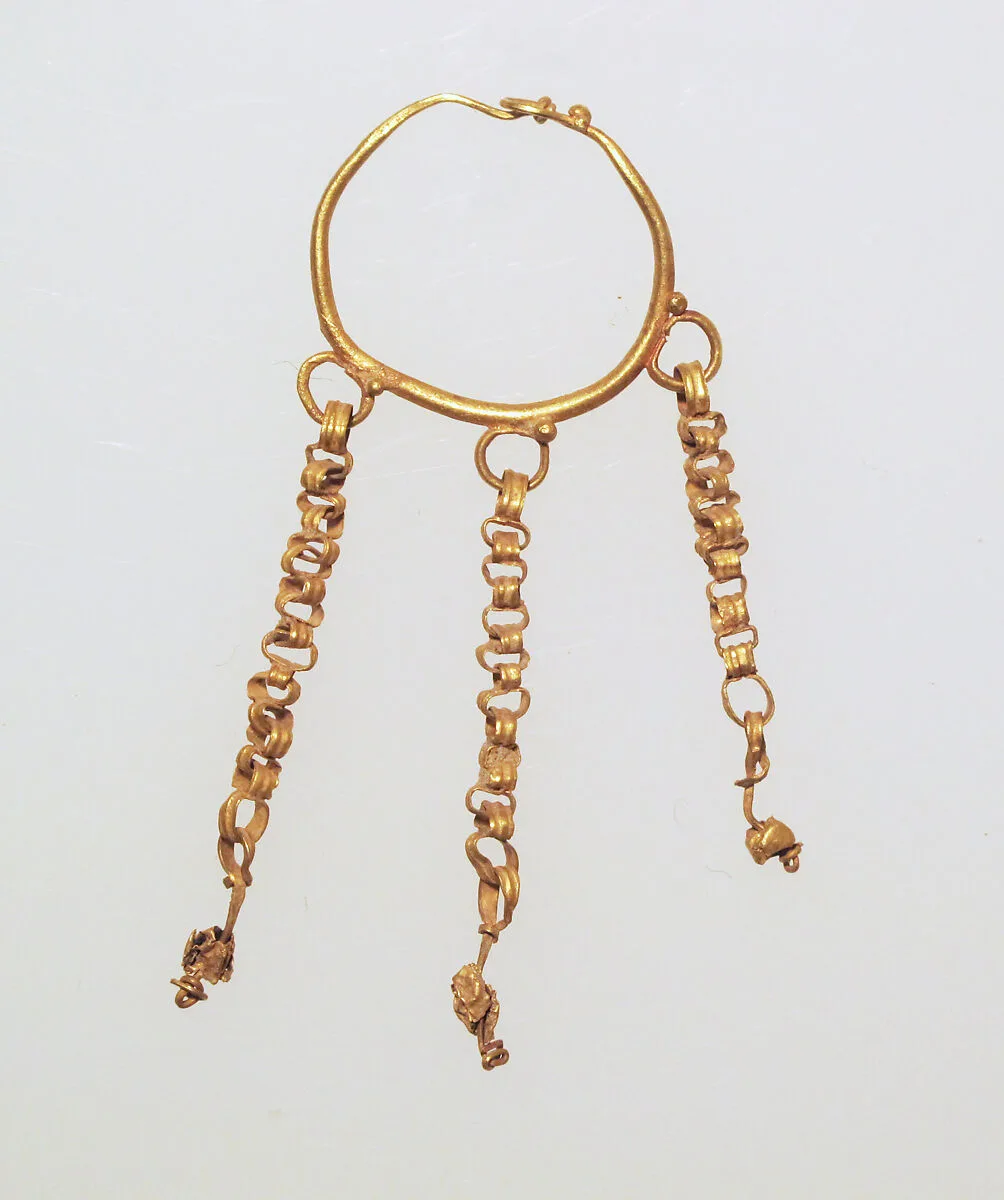 Earring with chain pendants — Unknown