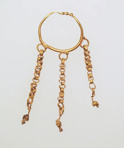 Earring with chain pendants