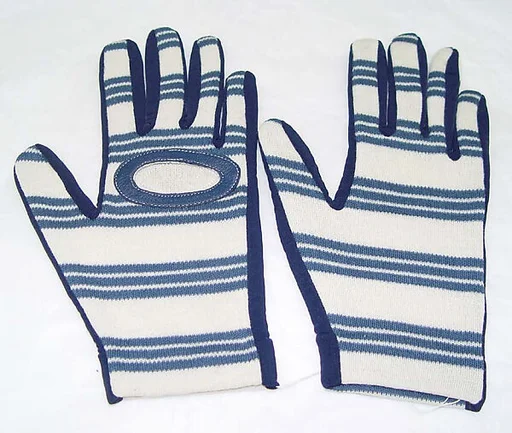 Golfing gloves