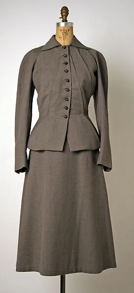 Suit — Jean Dessès