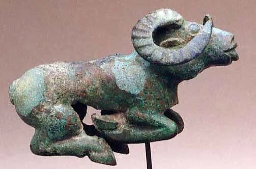 臥羊紋青銅車轅飾|Chariot Yoke Ornament in the Shape of Recumbent Ram — Unknown