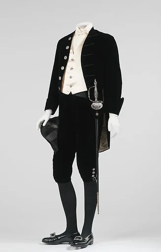 Court presentation ensemble