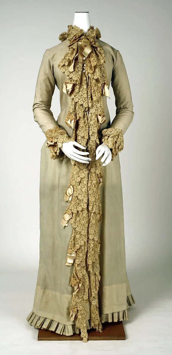 Dressing gown — Unknown