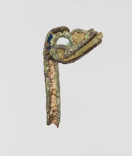 Papyrus plant bent to the right that is an element from a pectoral