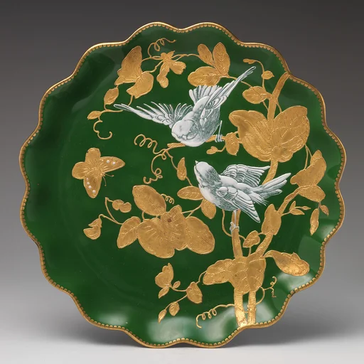 Scalloped rim charger