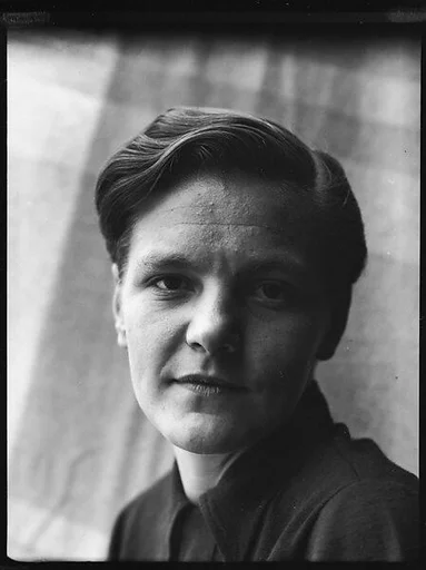 [Natasha von Hoeschelmann]