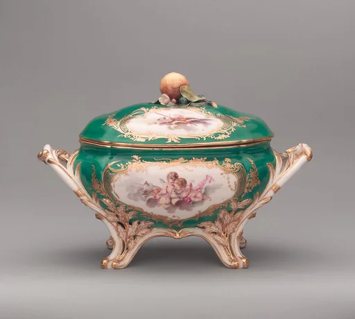 Tureen with cover (terrine du roi)