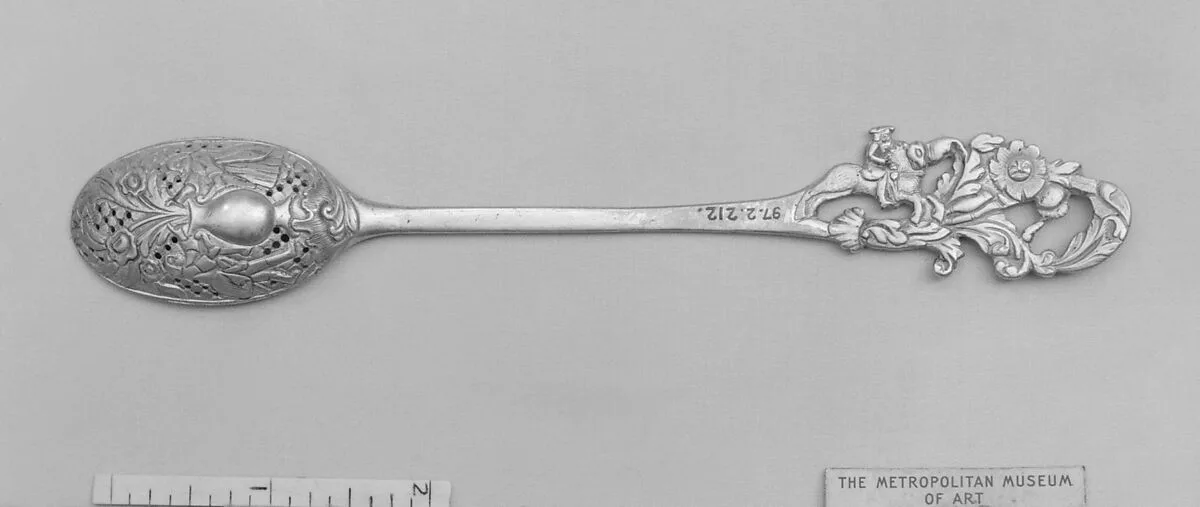 Strainer spoon — Unknown