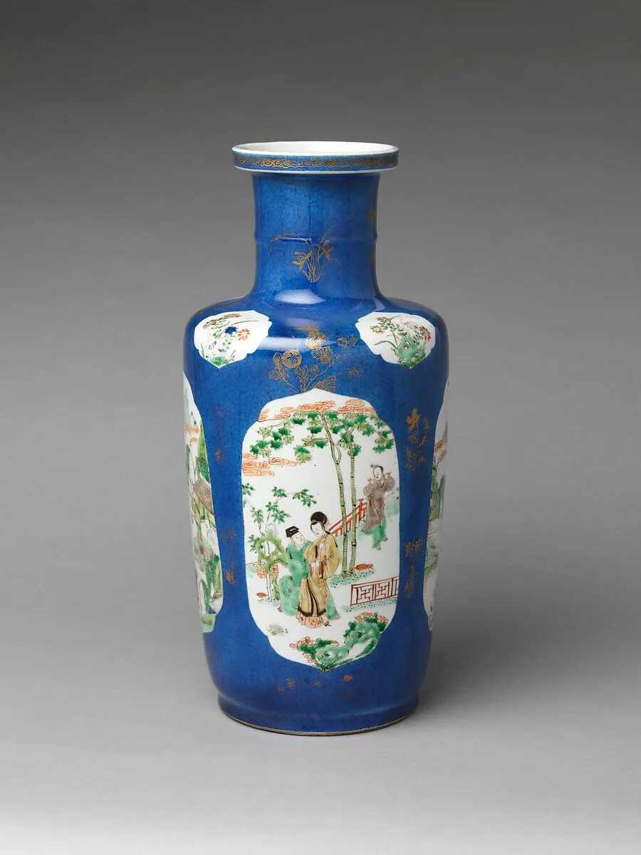 清 景德鎮窯藍地開光五彩人物圖棒槌瓶|Vase with romantic scenes — Unknown