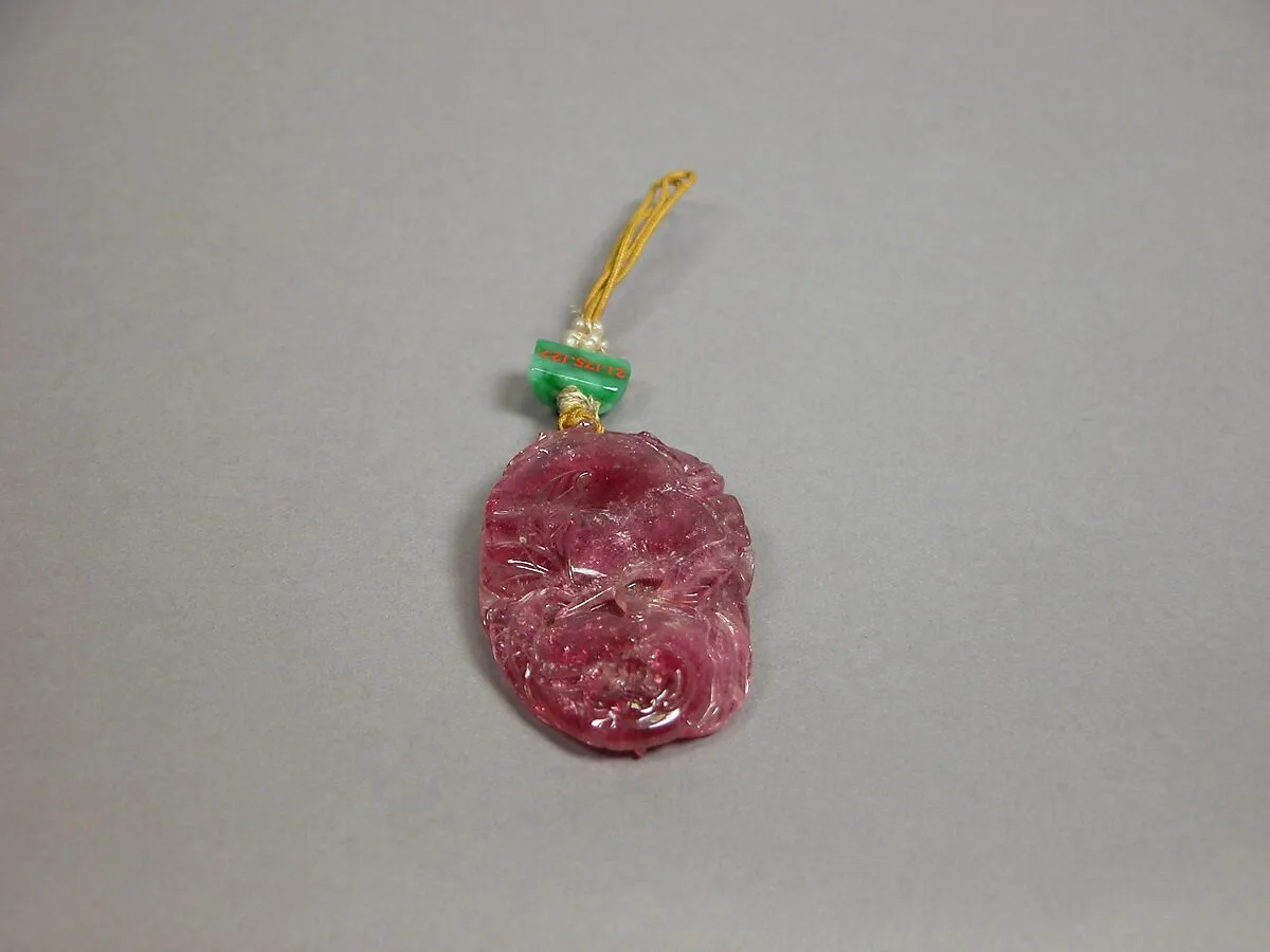 清 碧璽花卉紋佩件|Pendant with floral designs — Unknown