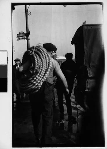 [Worker Carrying Coiled Rope, Old Wallabout Market, Brooklyn, New York?]