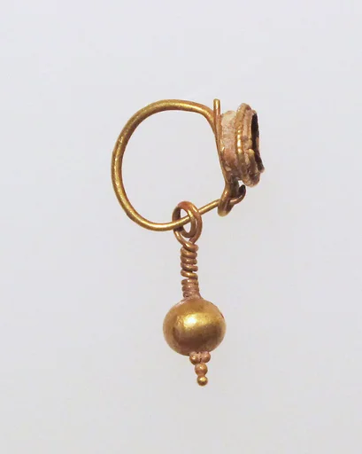 Earring with pendant
