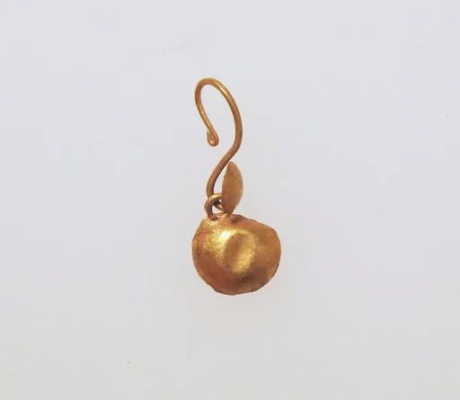 Earring with plain loop and disc