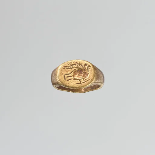 Gold ring engraved with a bird