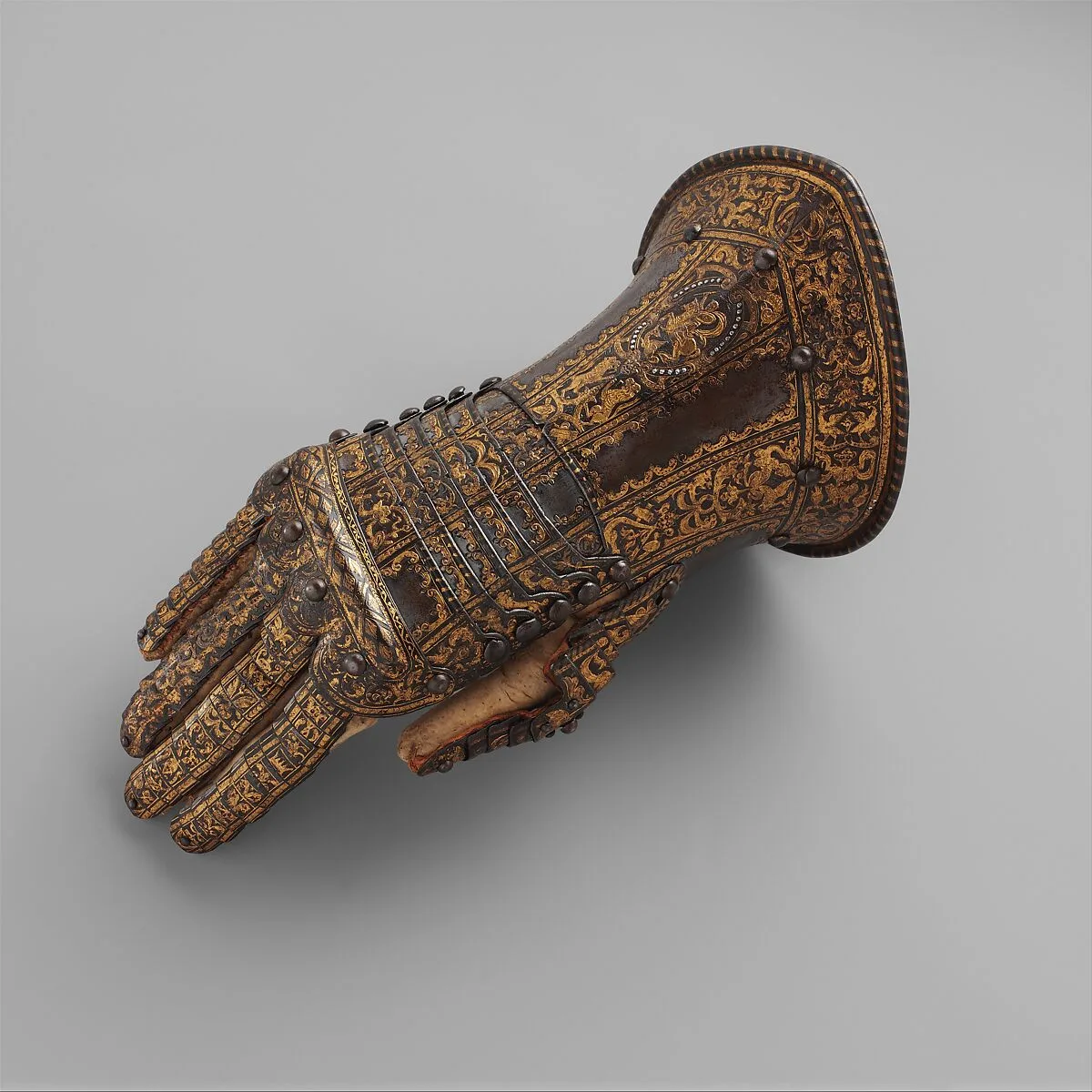 Gauntlet for the Right Hand, Belonging to the Armor of Don Alonzo Pérez de Guzman el Bueno (1550–1619), Count of Niebla and Duke of Medina-Sidonia — Unknown