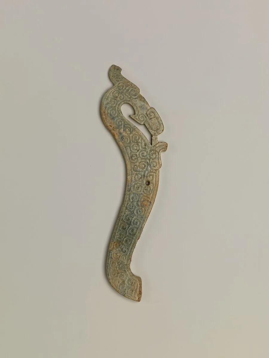 东周 玉龙佩|Pendant in the shape of a crested dragon — Unknown