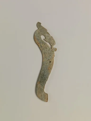 东周 玉龙佩|Pendant in the shape of a crested dragon