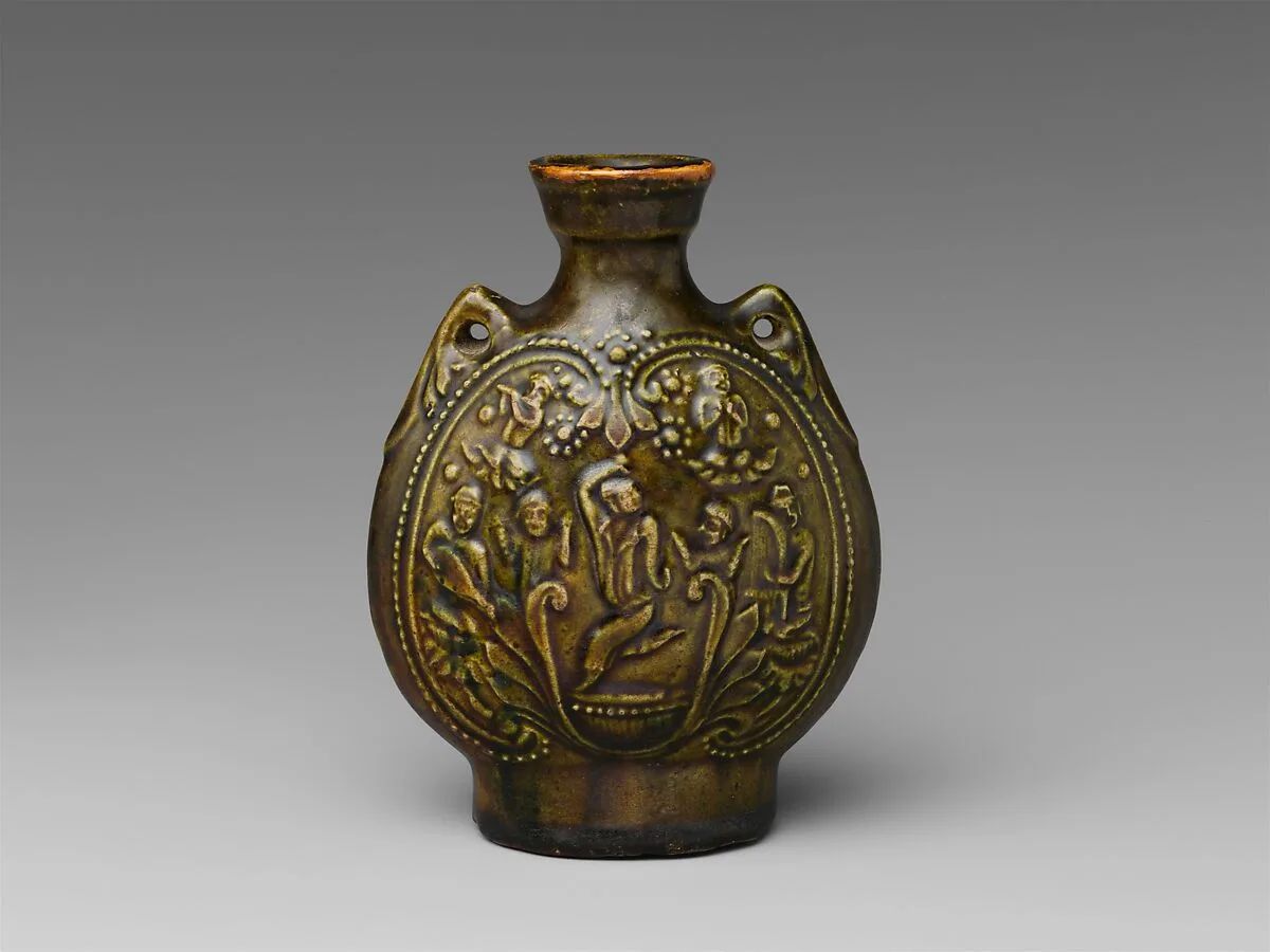 北齊 胡人舞伎紋青釉陶扁壶|Pilgrim’s flask with Central Asian dancers — Unknown