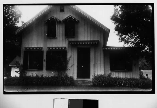 [Folk Victorian Cottage]