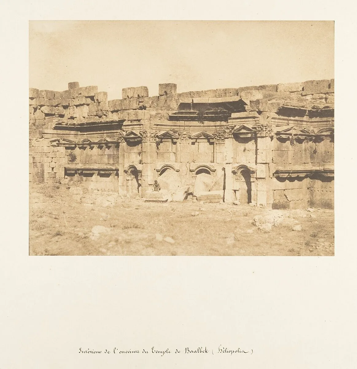 Intérieur de l'enceinte du Temple de Baalbek (Héliopolis) — Maxime Du Camp