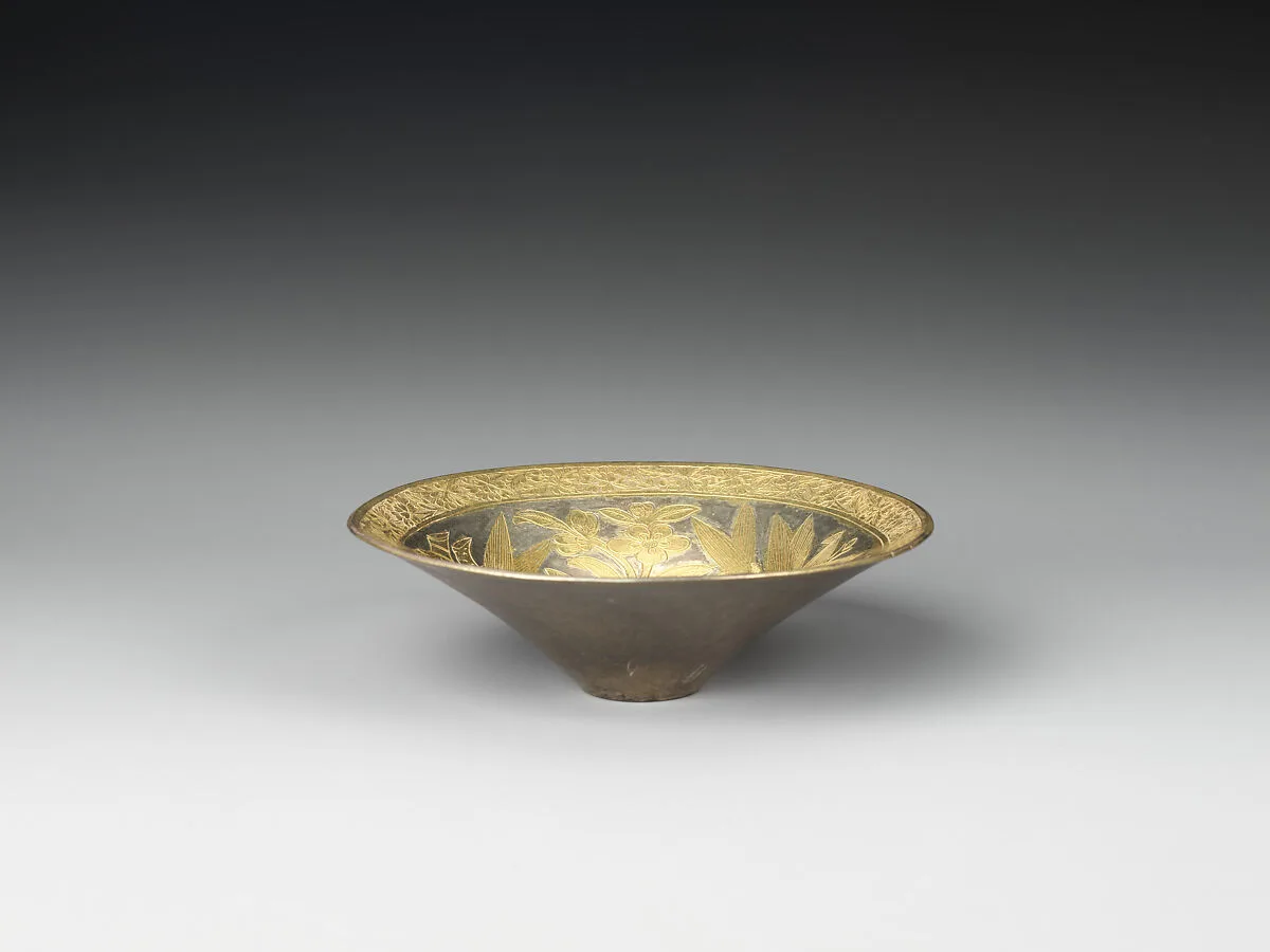 南宋至元 銀鎏金花鳥紋茶盞及盞托|Conical bowl with flowers and birds (one from a set) — Unknown