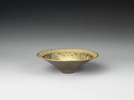 南宋至元 銀鎏金花鳥紋茶盞及盞托|Conical bowl with flowers and birds (one from a set)