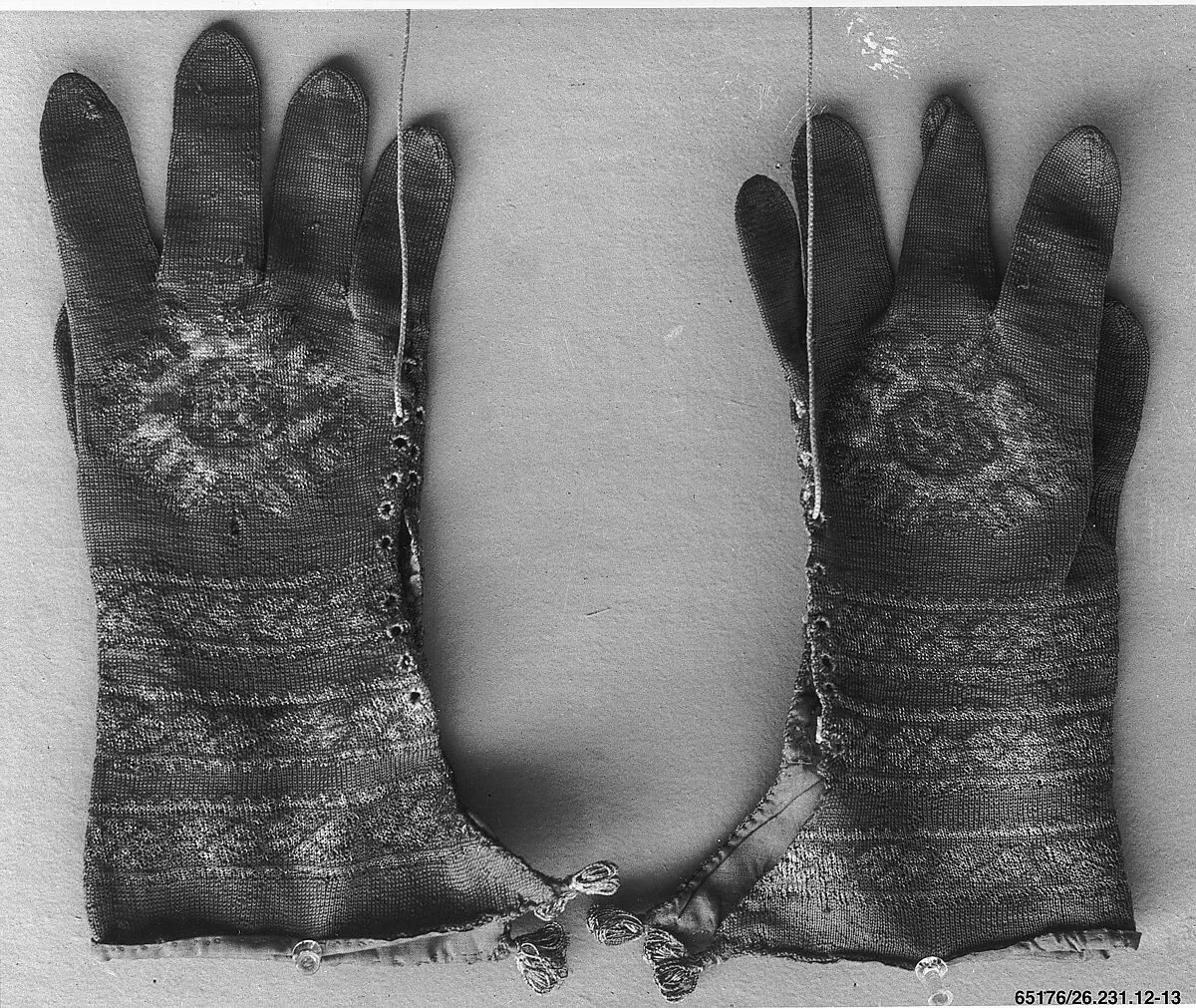 Gloves — Unknown