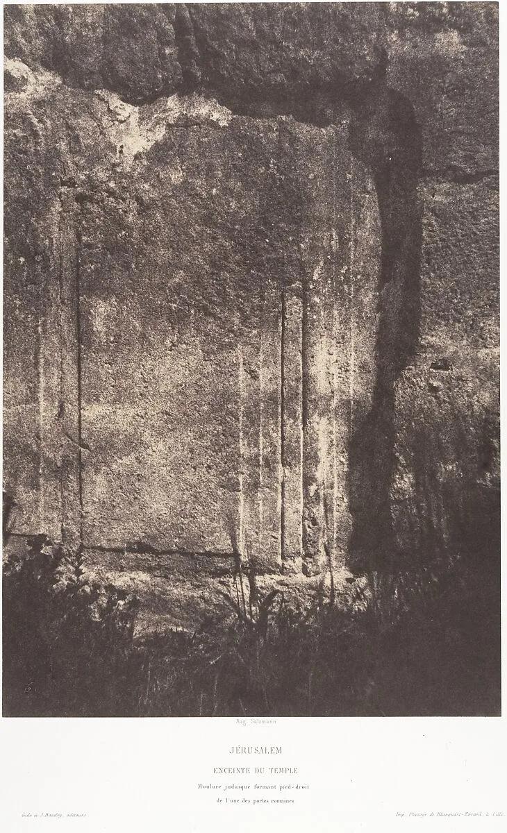 Jérusalem, Enceinte du Temple, Moulure judaïque formant pied-droit de l'une des portes romaines — Imprimerie photographique de Blanquart-Évrard, à Lille|Auguste Salzmann