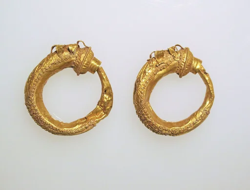 Earring, trumpet-shaped