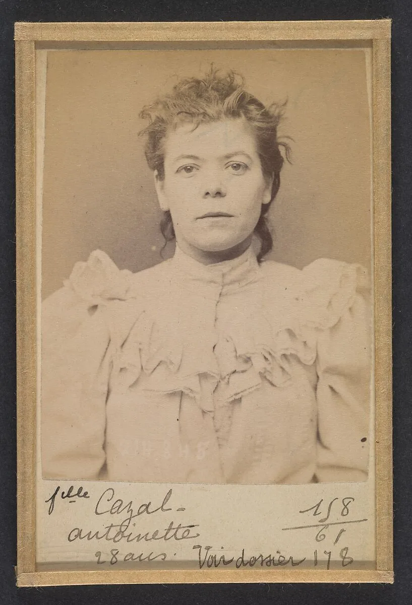 Cazal. Antoinette. 28 ans, née à Salgouz (Cantal). Couturière. Anarchiste. 28/2/94. — Alphonse Bertillon