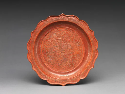 宋末元初   紅漆戧金菱花口高足盤|Pedestaled dish with scalloped rim
