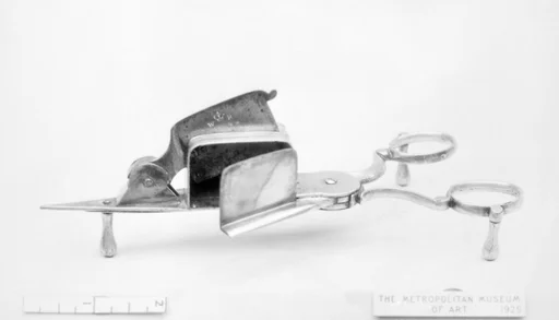 Eccentric snuffers