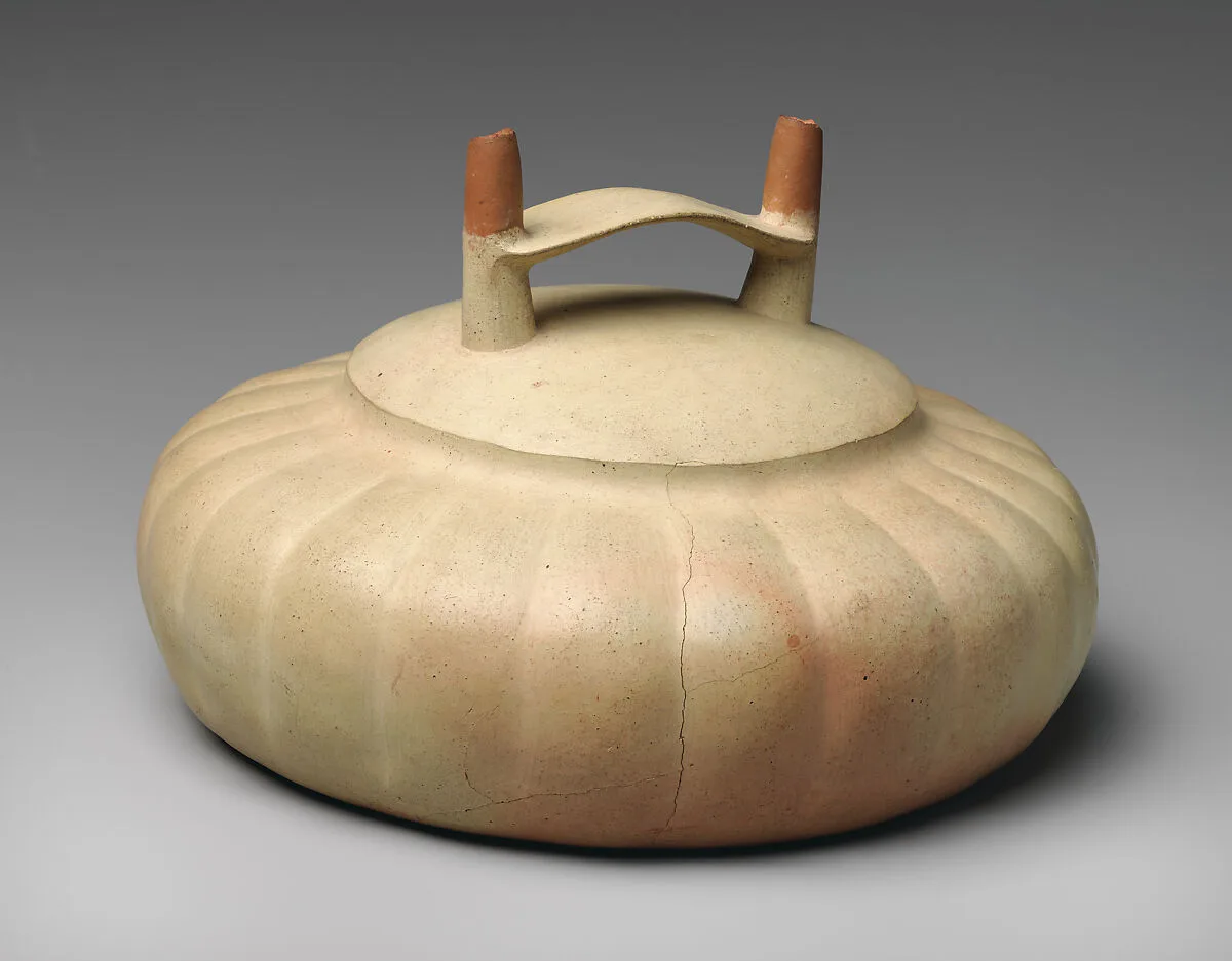 Gourd-shaped bottle — Topará artist(s)