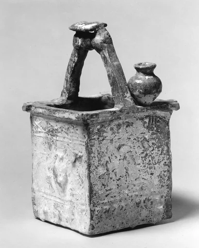 東漢 鉛綠釉明器陶井 及汲水桶|Wellhead with Bucket