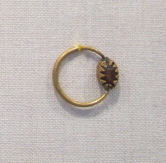 Gold swivel ring with carnelian scarab — Unknown