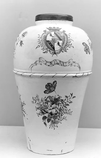 Tobacco jar