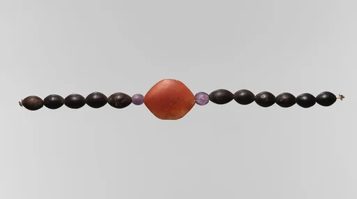 String of beads, barrel and one acacia