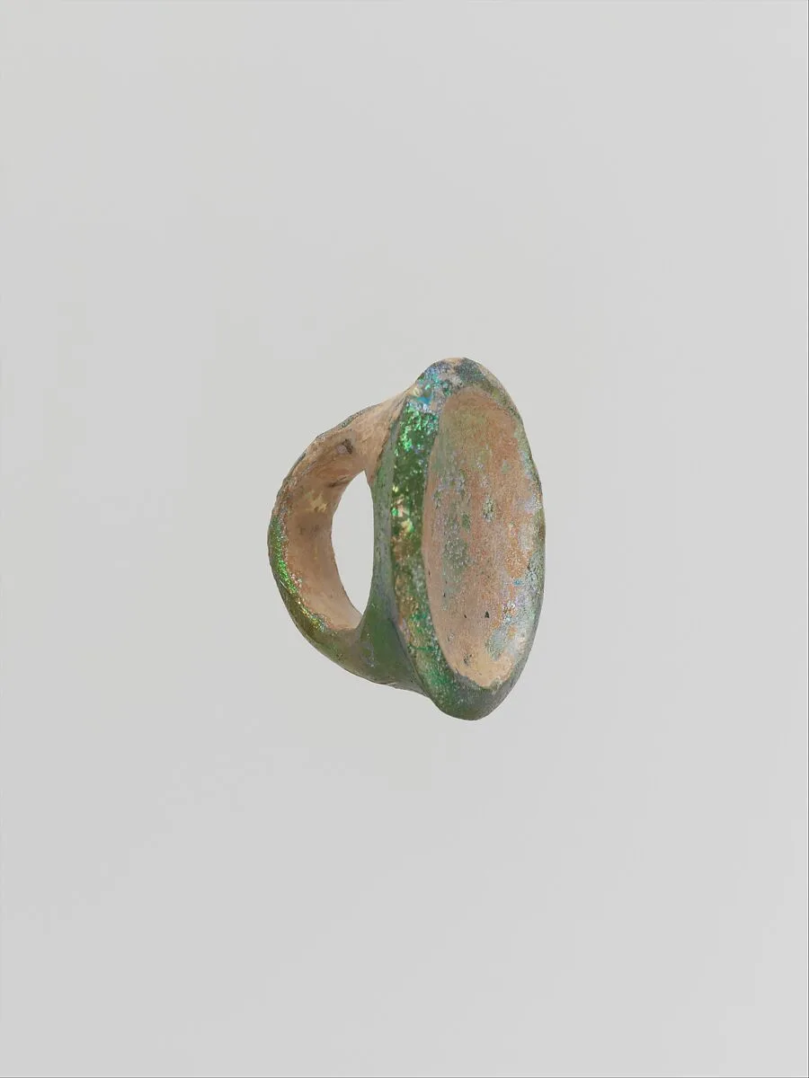Glass finger ring — Unknown