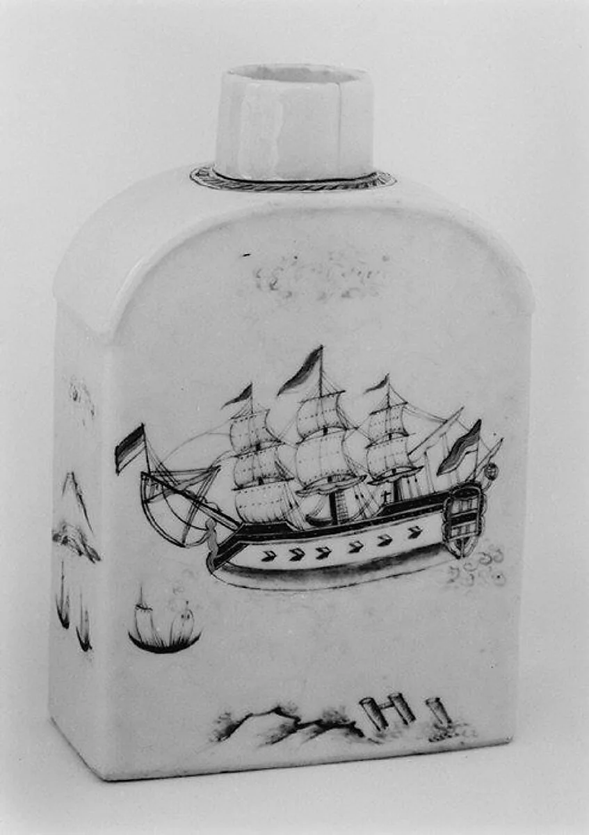 Tea caddy (part of a set) — Unknown