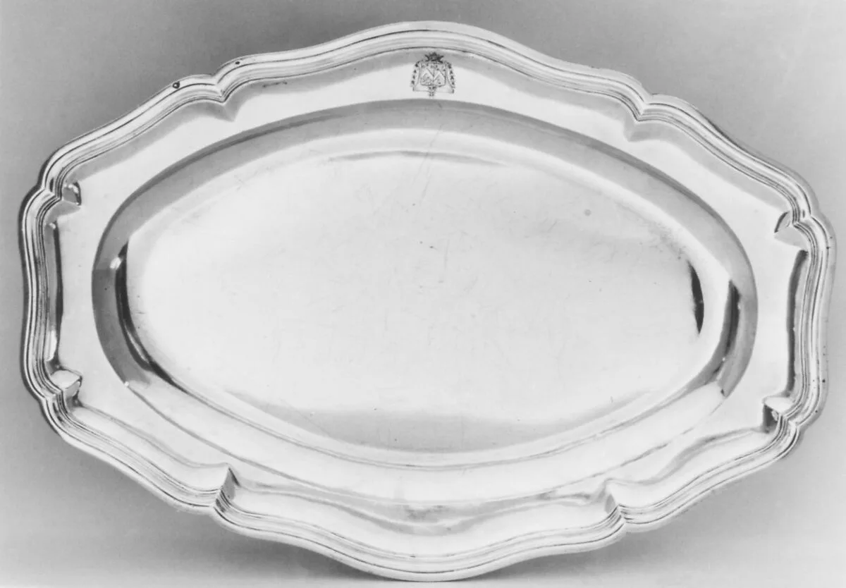 Oval dish — Antoine Théry