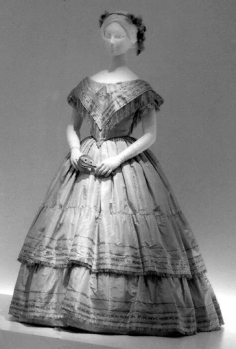 Evening dress — Unknown