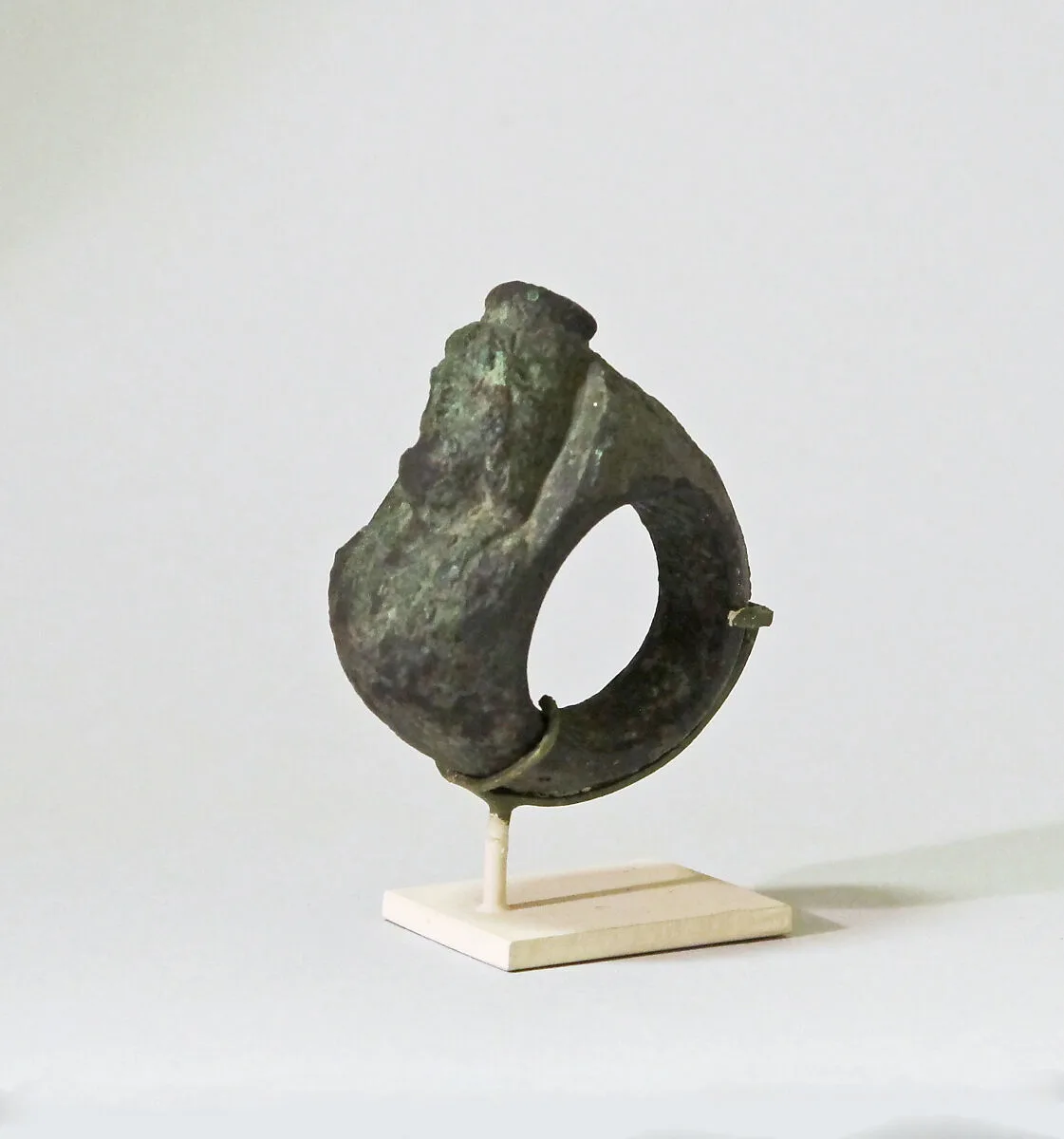 Bronze ring with bust of Serapis — Unknown