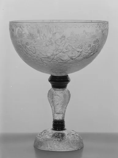 Standing cup