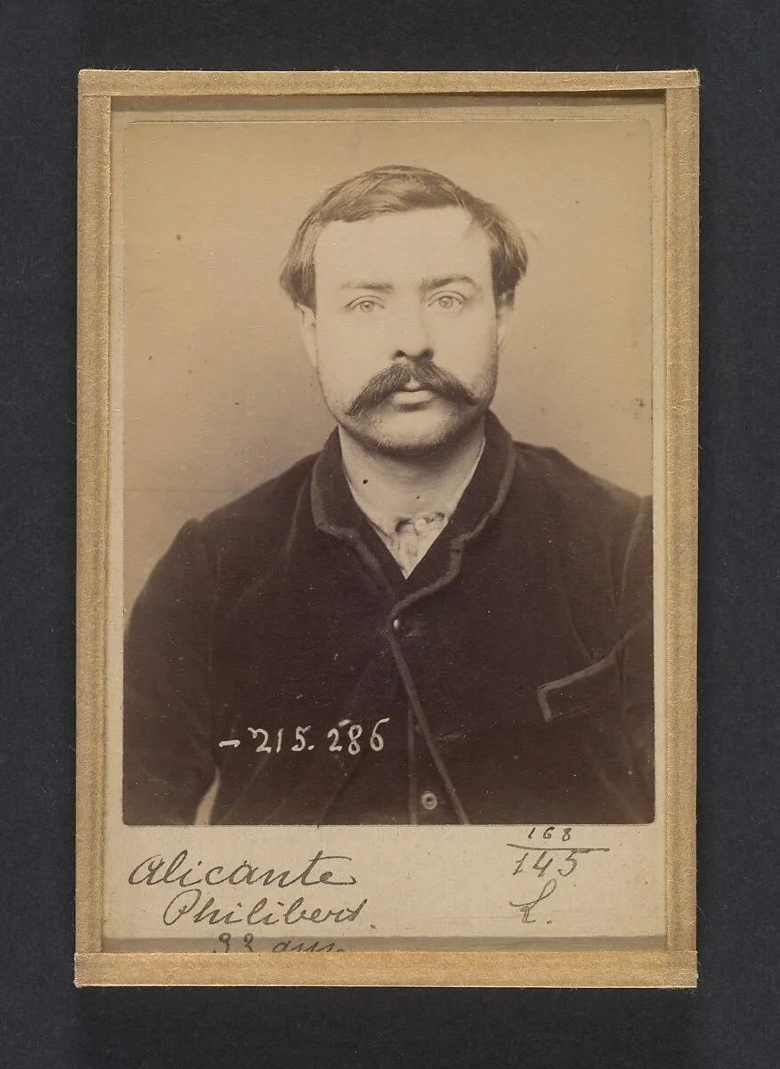 Alicante. Philibert. 33 ans, né à Seire (Seine & Oise). Coupeur de talons. Anarchiste. 7/3/94. — Alphonse Bertillon