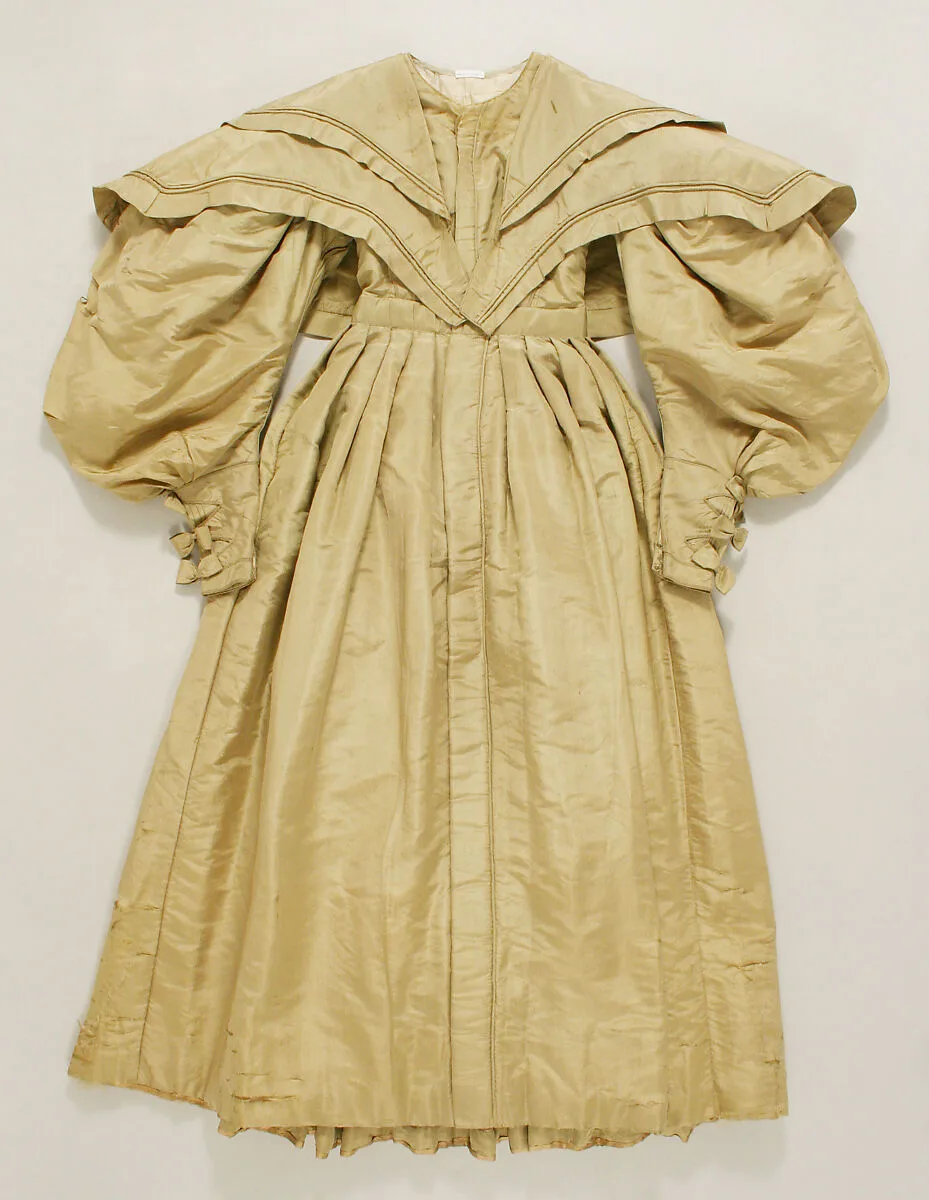 Walking dress — Unknown