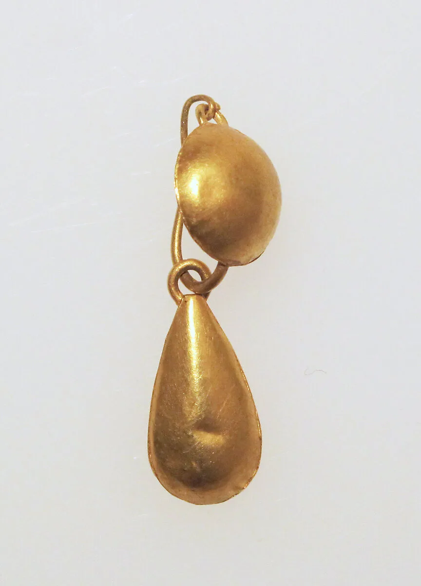 Earring with pendant and disc — Unknown