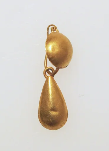Earring with pendant and disc